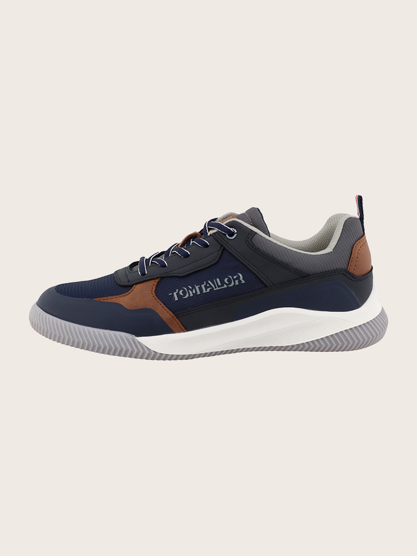 Športni čevlji s kontrastnimi detajli - Modra_5330960