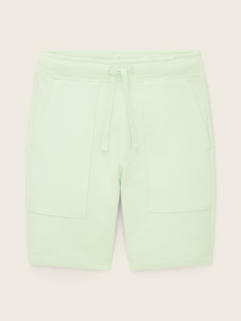 Kratke športne hlače z našitimi žepi - Zelena