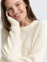 Pulover sa printom po celoj površini - Bela_409732