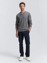 Pleteni džemper sa V-izrezom - Siva_8073680