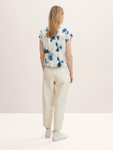 Vzorčasta bluza s kratkimi rokavi z ženstvenim izrezom - Vzorec/večbarvna_5519307