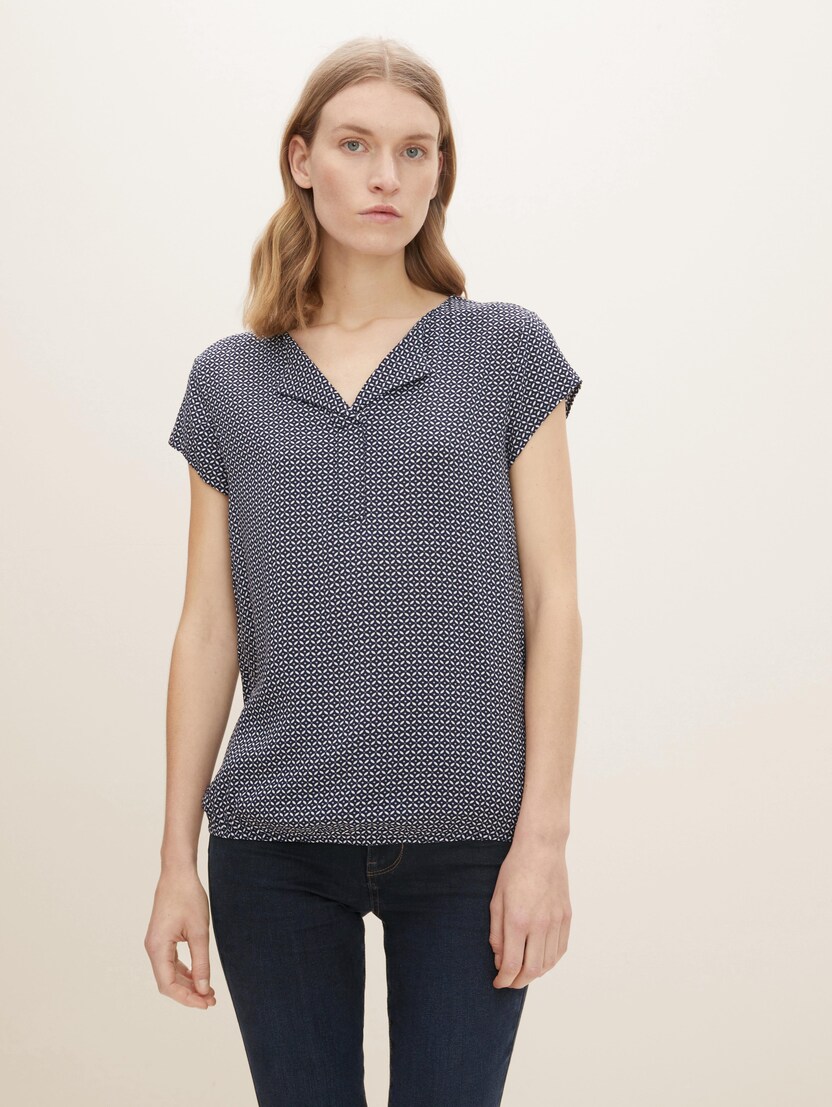 Vzorčasta bluza s kratkimi rokavi z ženstvenim izrezom - Vzorec-večbarvna
